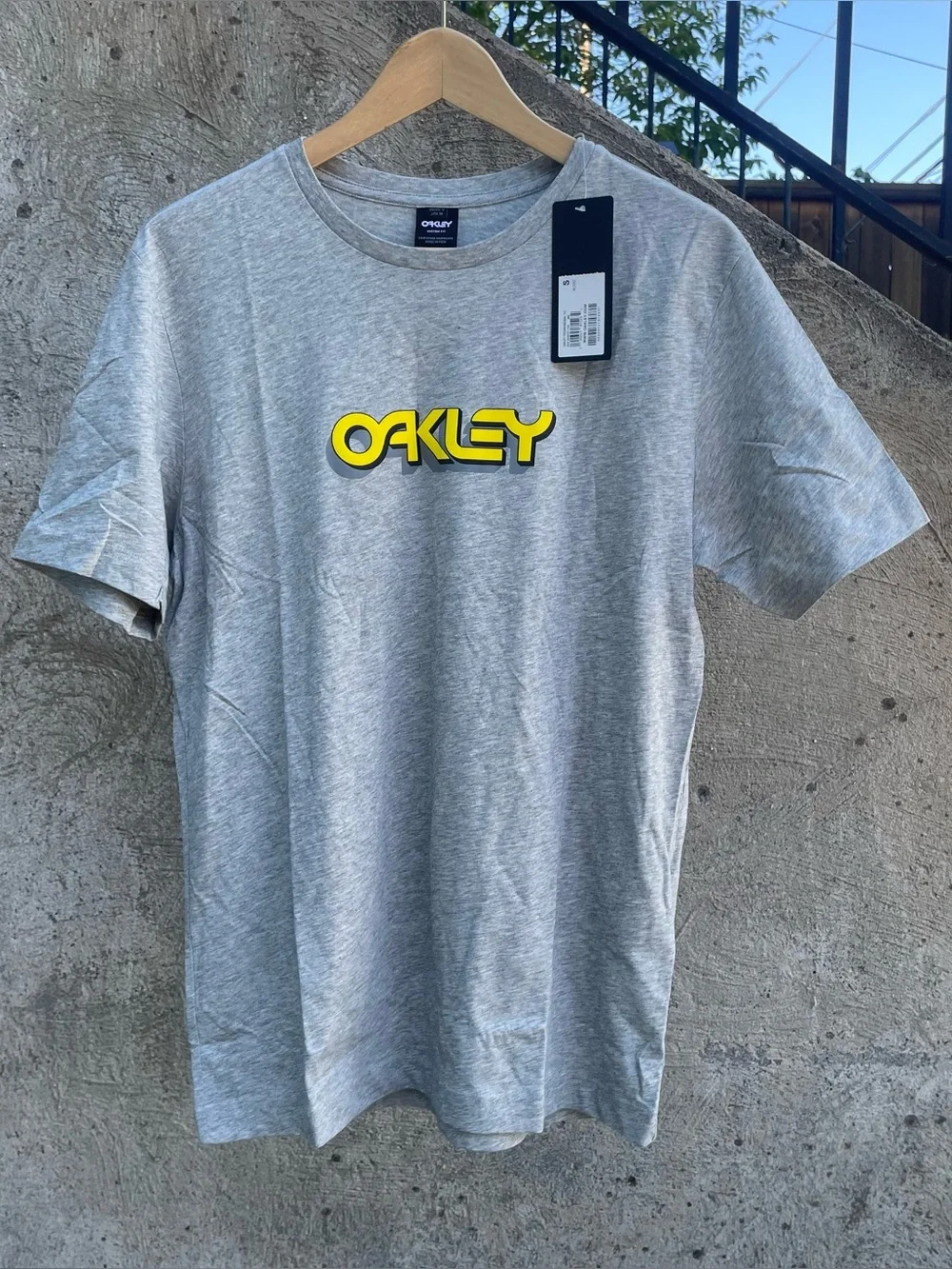 New with tags Oakley logo spellout t shirt size small